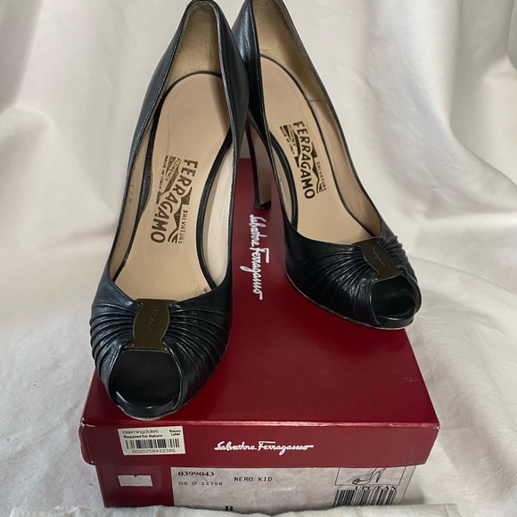 Salvatore Ferragamo Madreperla Peep Toe Heels - Picture 2 of 12